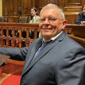 Carlos Flores